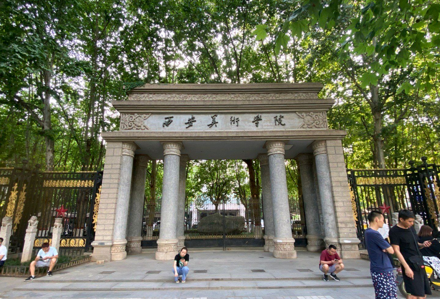 西安美术学院8名考生录取后被退档，家长质疑，工作人员失误