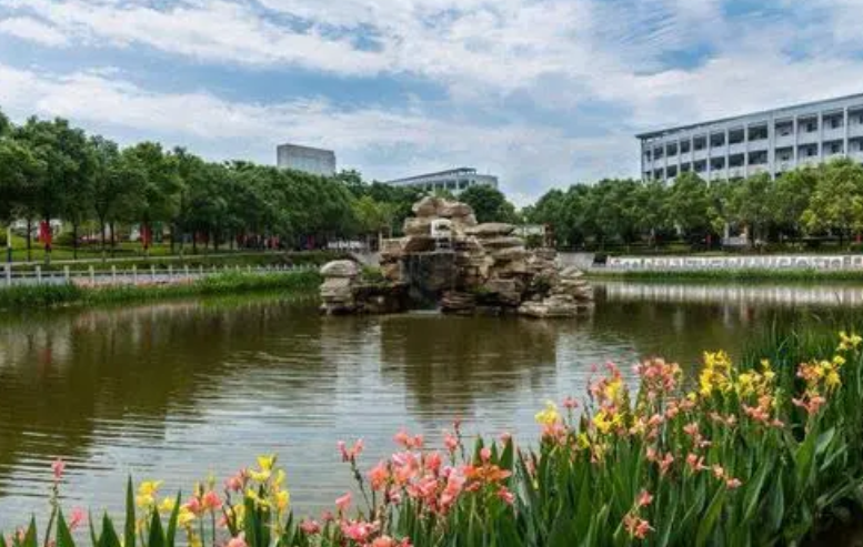 湖南有所“县中学”，高考成绩优异，15名学生上清华北大分数线