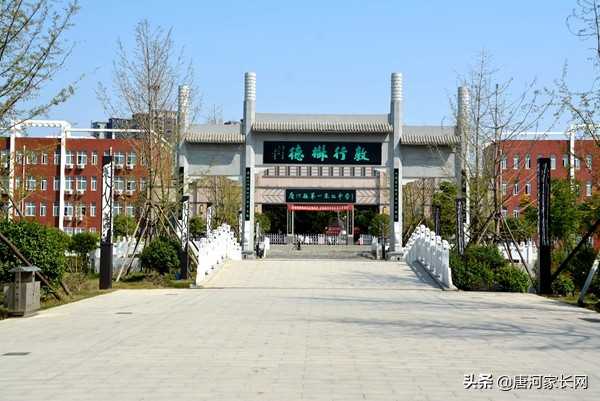 唐河县第一高级中学：广纳天下英才，振兴唐河教育