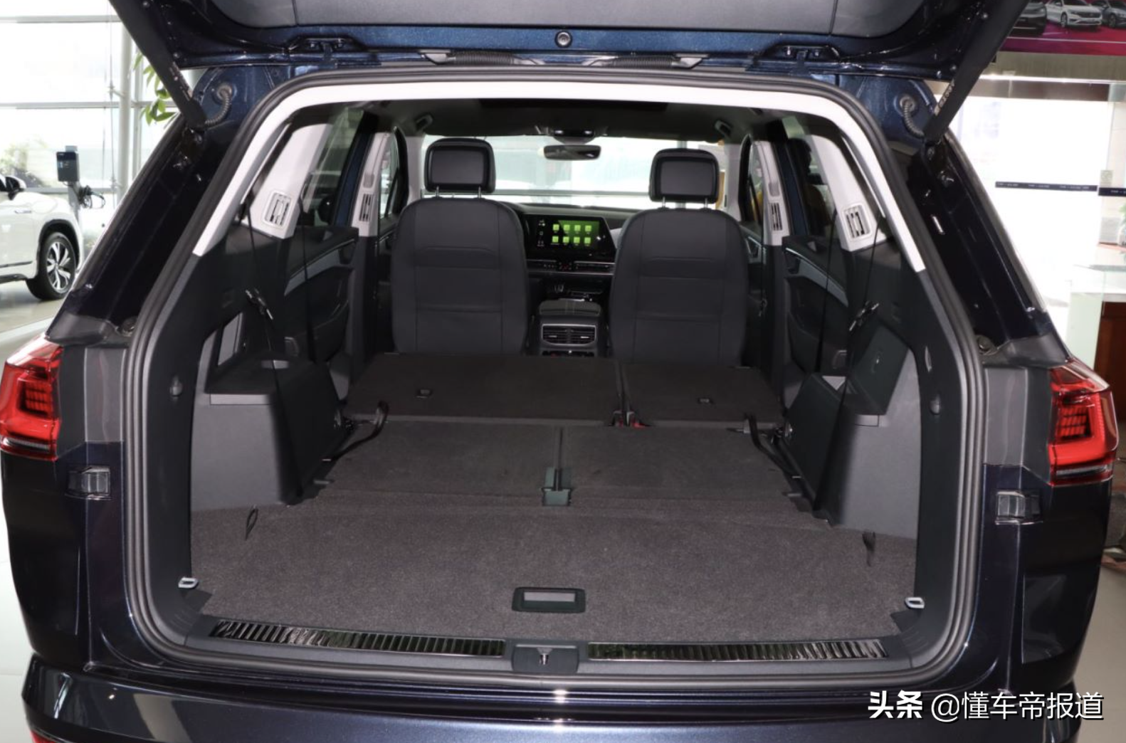 新车 | 尺寸超途昂！一汽-大众旗舰SUV揽境到店，提供6座/7座布局