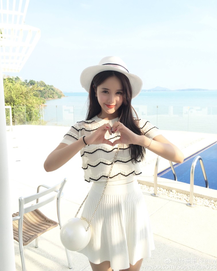 她是雪梨、林珊珊背后的真正推手，小妹的相却有大姐的范