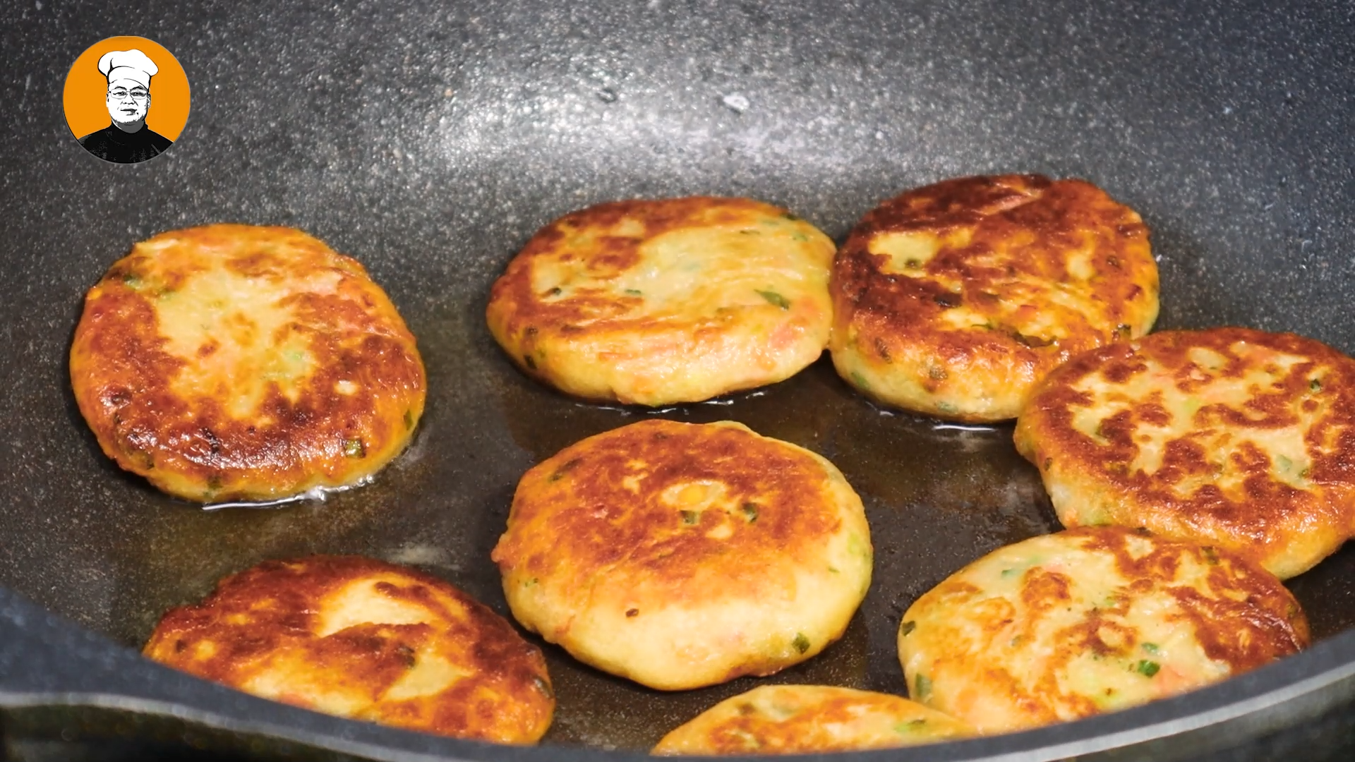 早餐别吃油条了，教你用土豆做早餐饼，外酥里软，健康营养