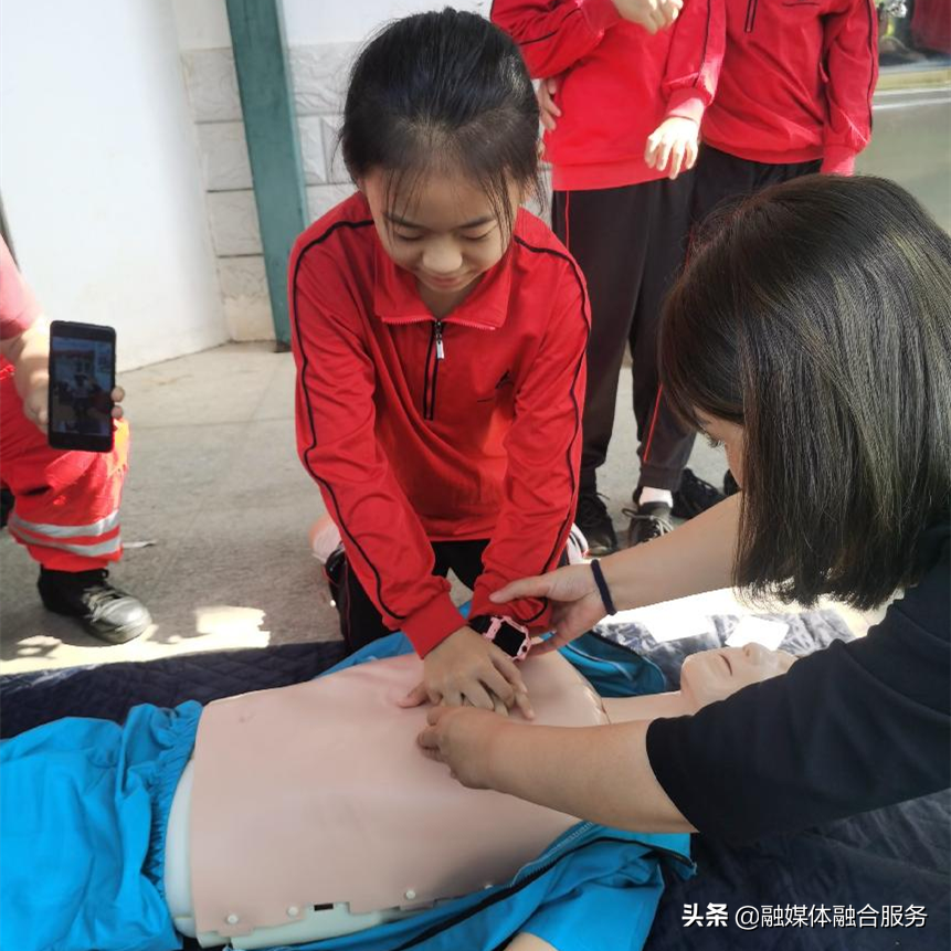 健康伴成长——中医药知识讲座走进火炬学校