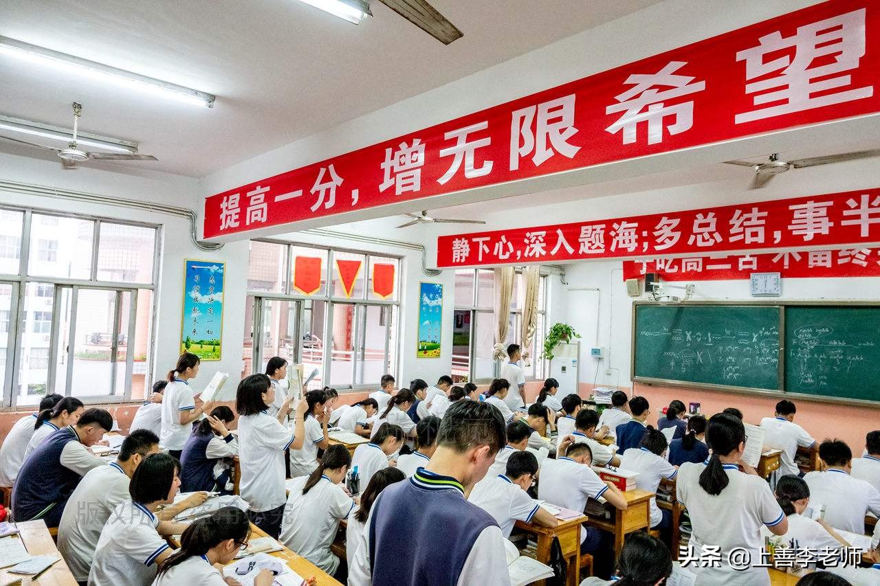 八省联考：数学难出天际，语文横扫千军，网友：有这么难吗？