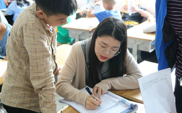 教师的职称从十级到七级，工资差的真不是一星半点，看后深表同情