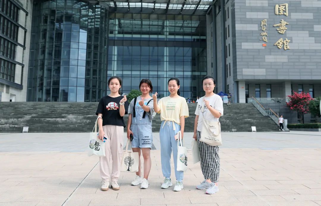 萌新你好 | 终于等到你！2020江苏大学新生报到现场直击