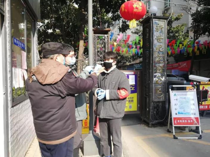 这群武汉归乡大学生：主动隔离，主动请战，还捐出全部奖学金