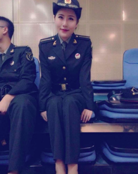 28岁男歌手喜得二胎！结婚3年连生俩女儿，妻子毕业于军艺颜值高