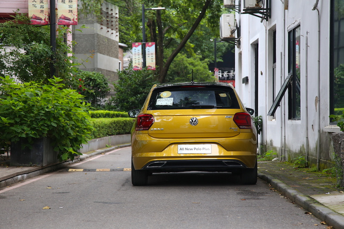 大众Polo Plus：卖9.99-11.29万，干飞度？