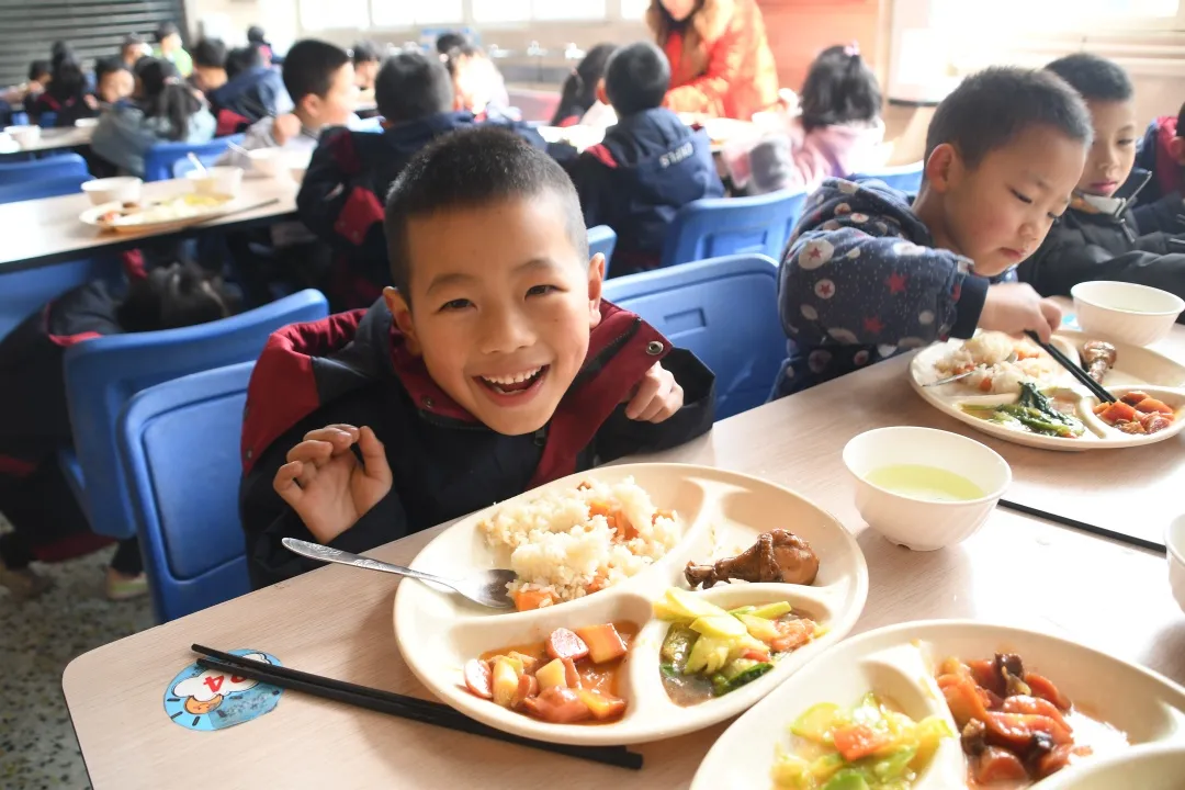 兜兜转转13所学校，停在了成川外！这群绵阳南山名师让家长安心了