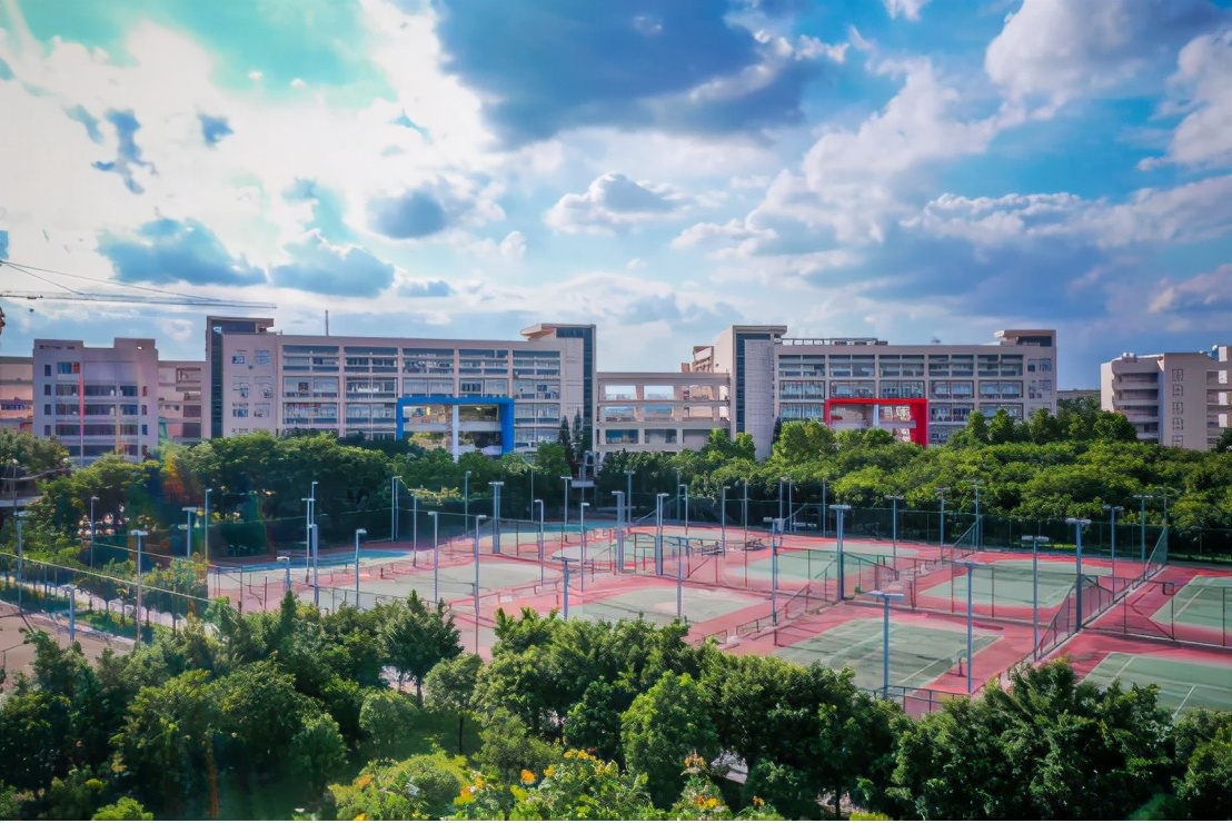 5位院士坐镇，创下世界首个，还坐拥“超大”网红校园，这所大学火了！