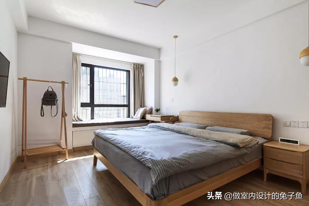卧室有飘窗，窗帘这么装更好看