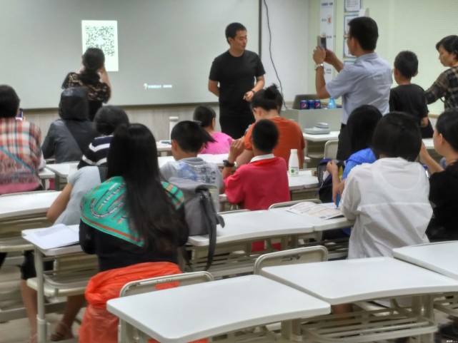 大学老师晒工资条火了，985高校博士入职3年，网友直呼没想到