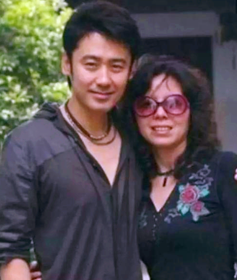 回首2019年“吴秀波出轨”事件，以为是情乱惹祸，真相却暗藏玄机