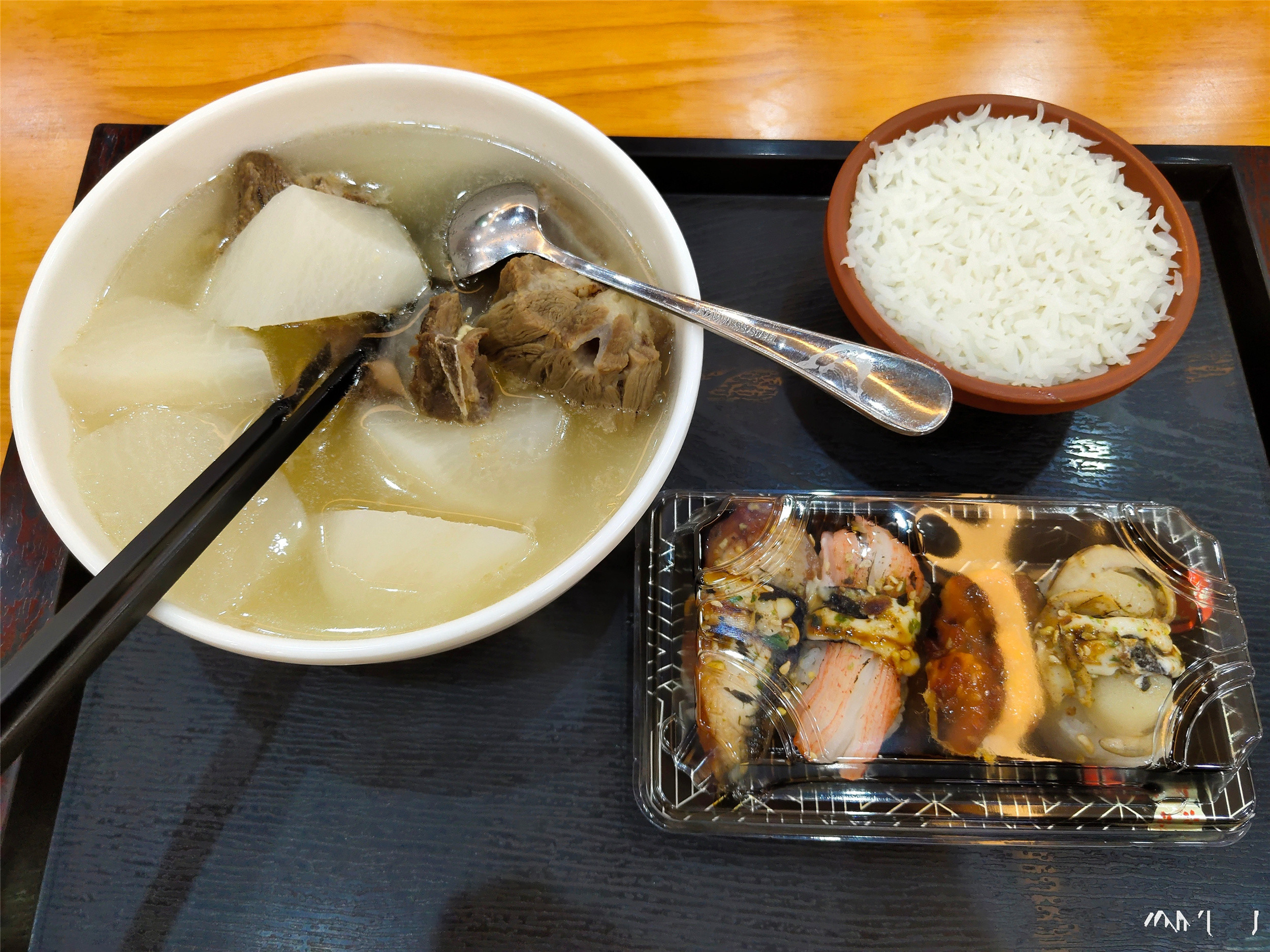 厦门大学食堂有多好？中式大厨做盘菜6元，米饭免费10年，值了