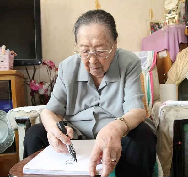 孔祥熙花2000元买孔氏户口？孔子的第77代嫡孙女，淳朴的孔德懋