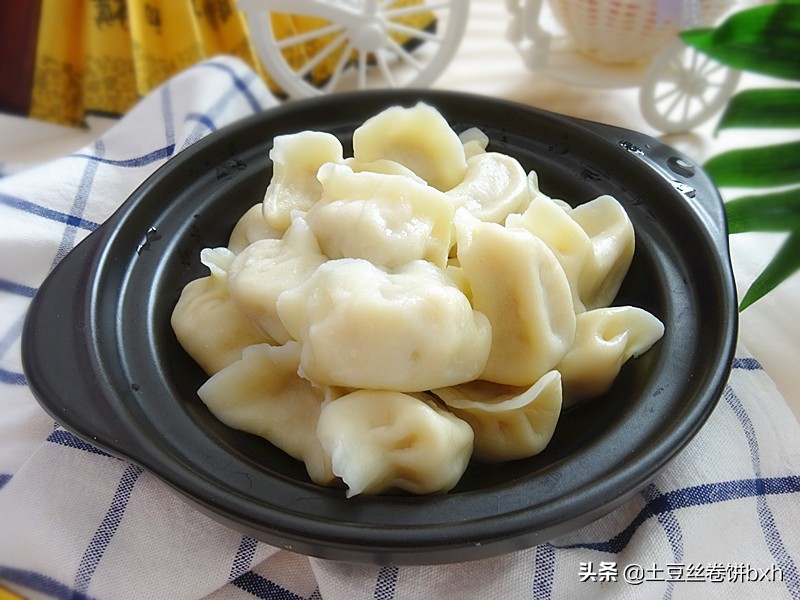裙带菜的钙含量竟然是牛奶的十倍，春天别忘了吃，做饺子馅太鲜了