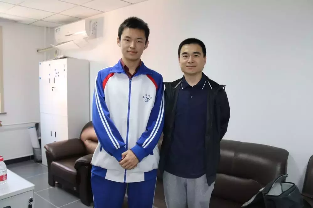 自动存放、还可消毒、烘干……北京市育英中学的《立体鞋库》，不愧是一等奖作品！