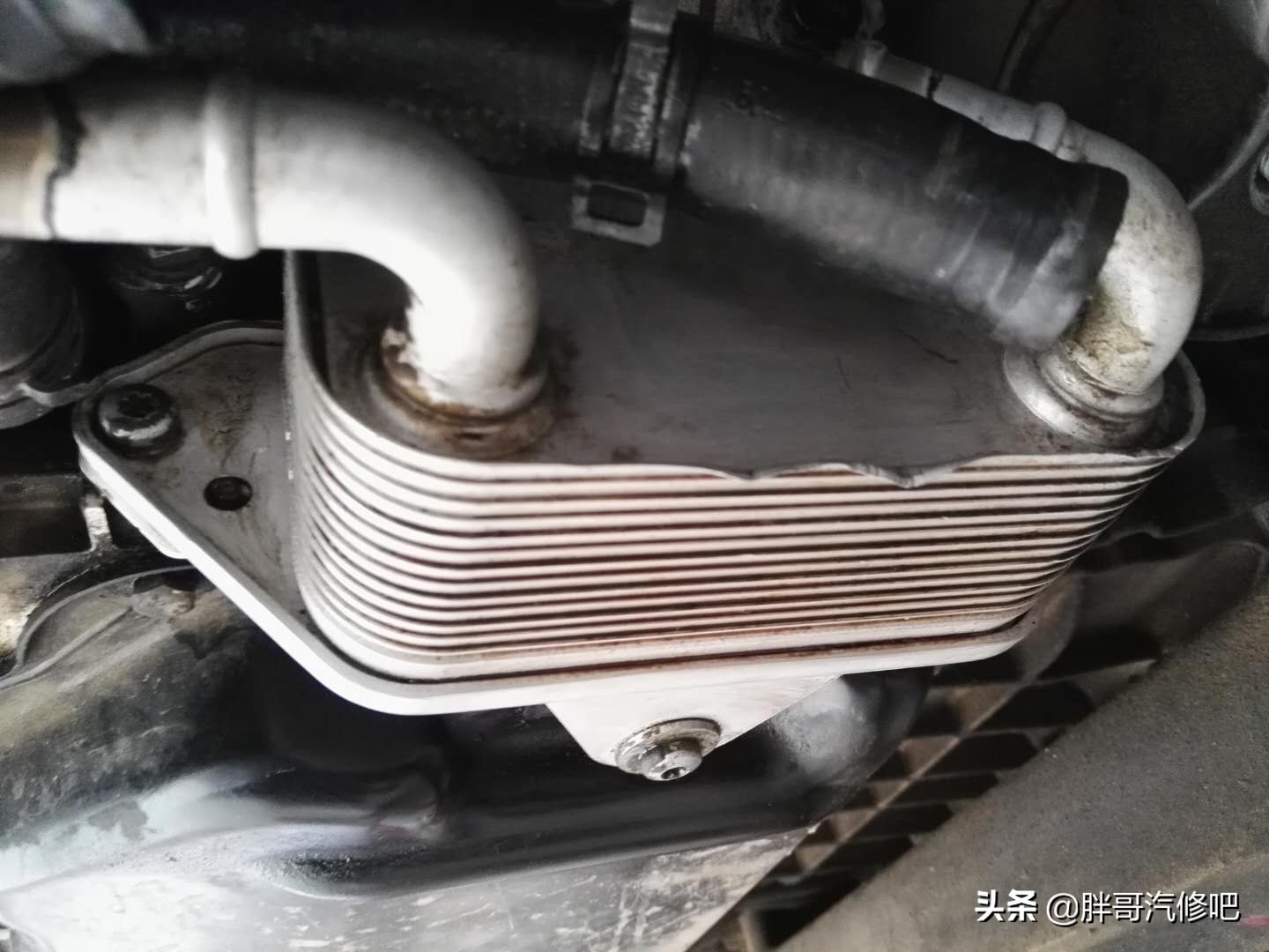 12年车龄23万公里奥迪A6L，2.4V6发动机全方位漏油维修