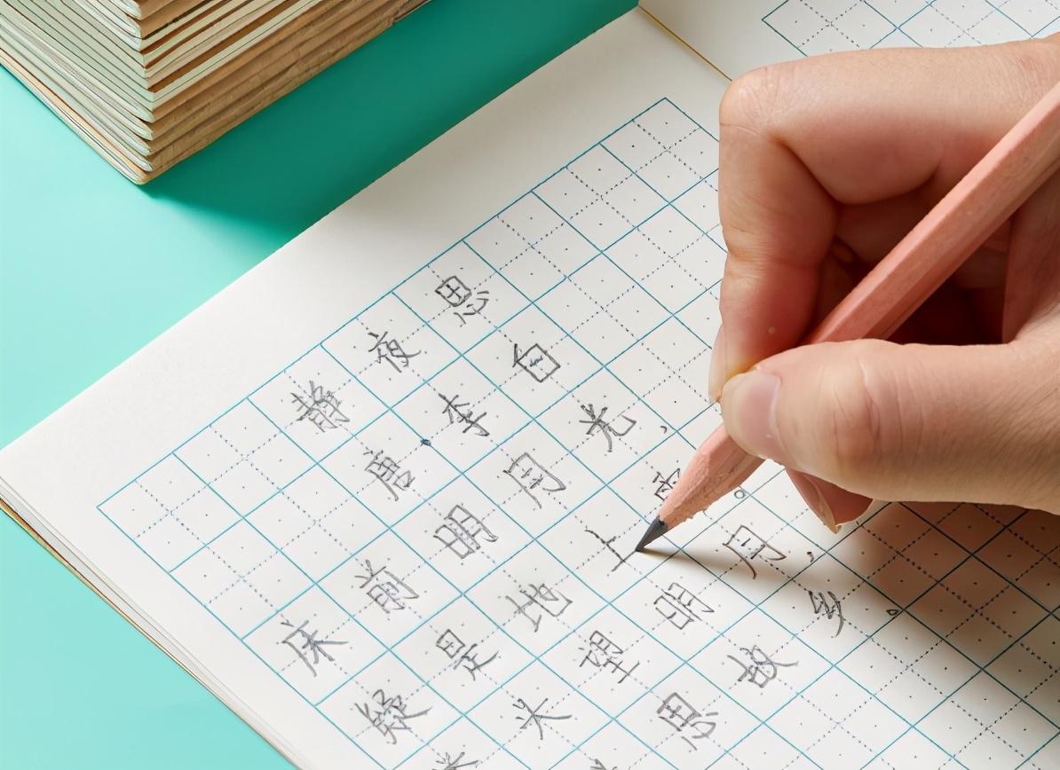 中学生靠“意念”书写文字，阅卷老师撑不住了，出500块请人辨认