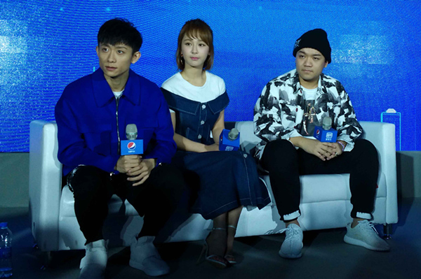 《家有儿女》播出16年，张一山杨紫走红，“小雨”尤浩然为啥糊了