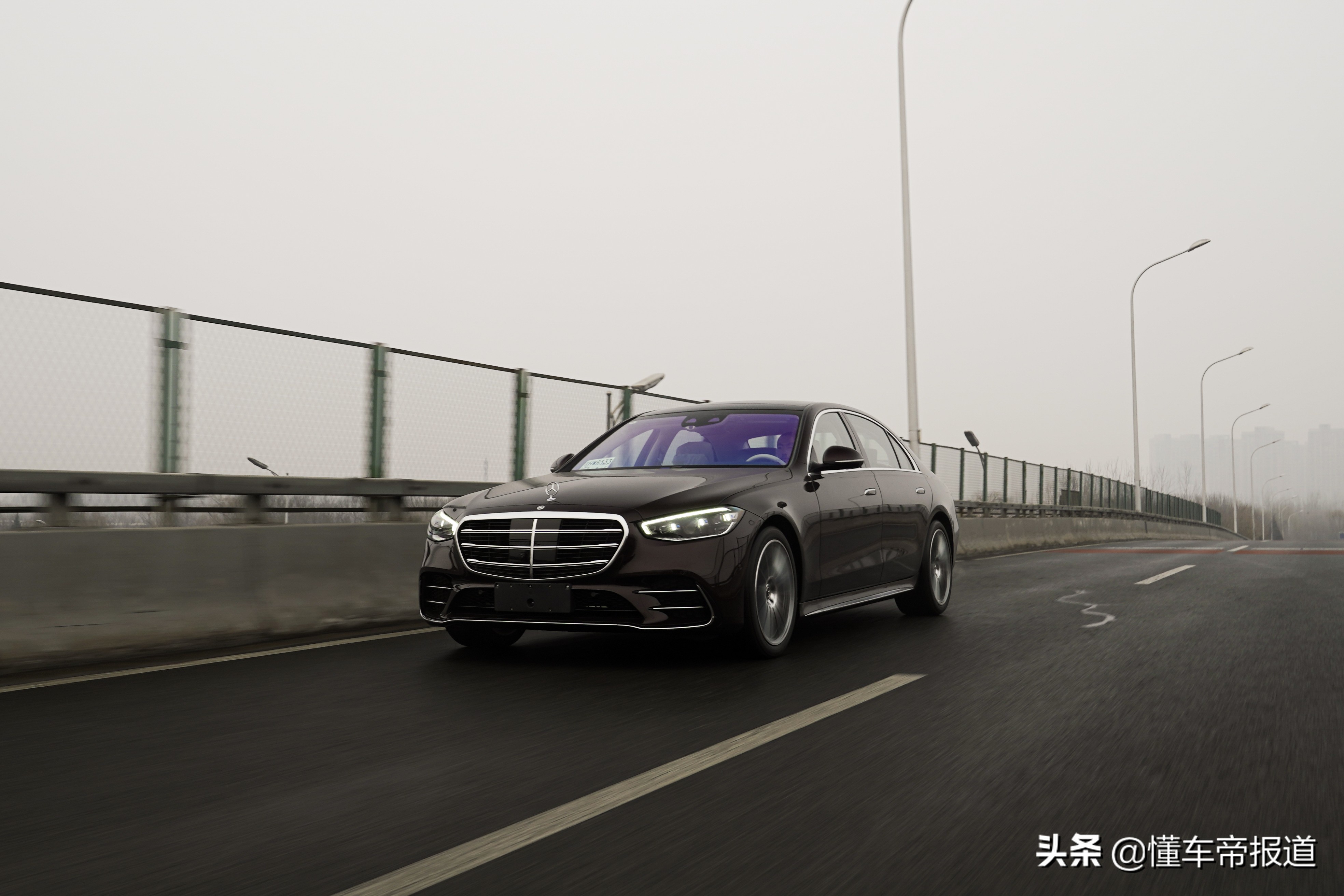 S500奔驰，豪华科技尽显尊贵风范
