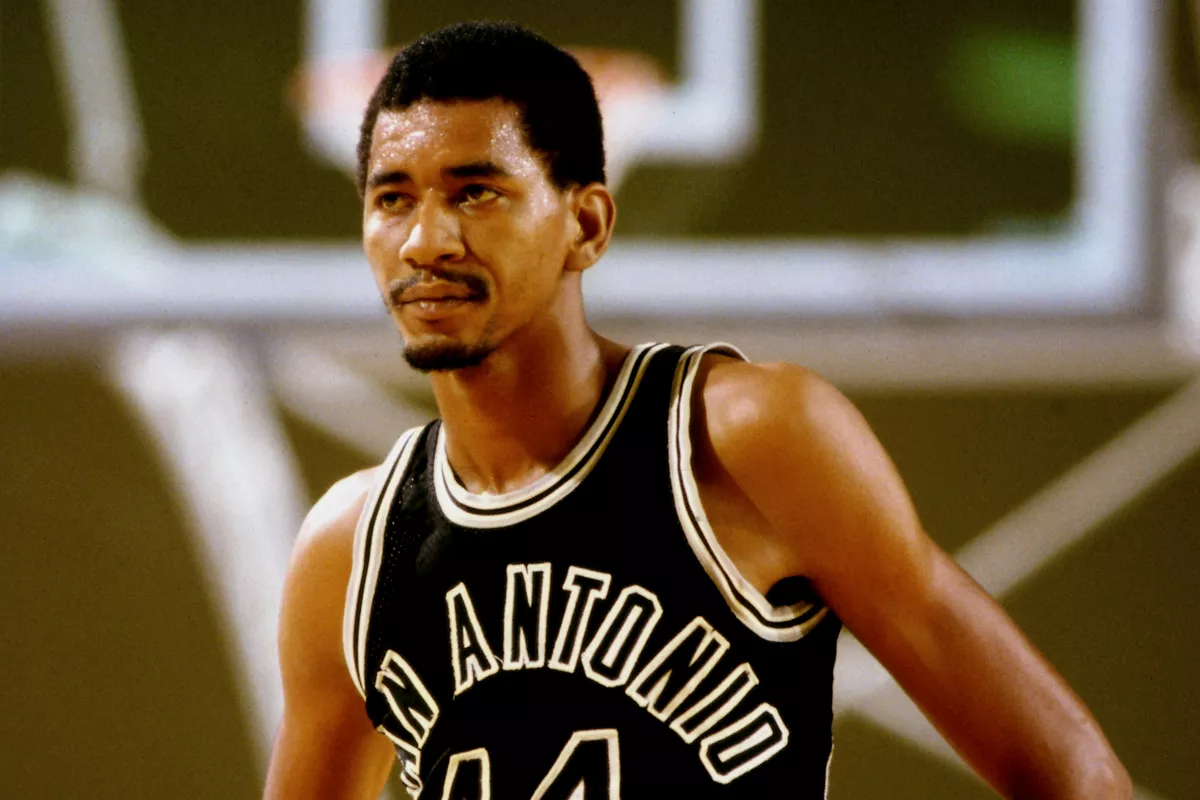 nba球星的綽號都有什么（NBA歷史上的二十大經典球員綽號）