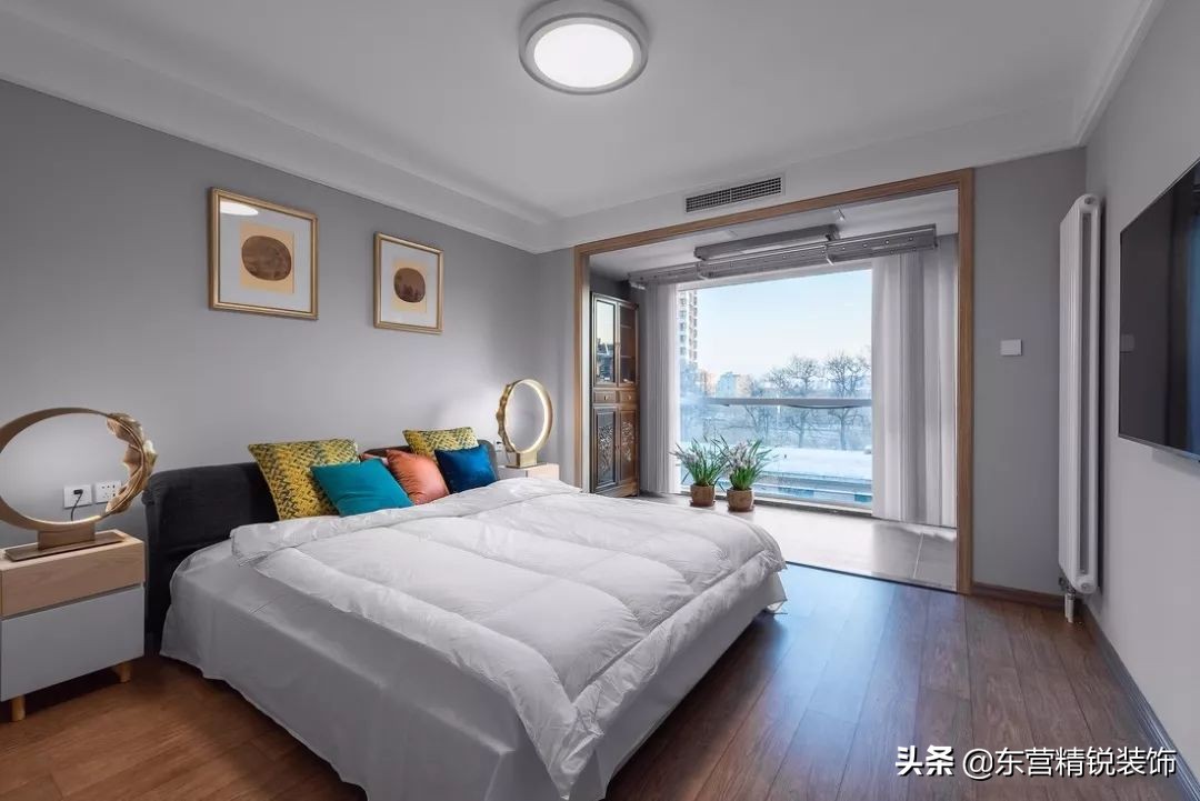 30款卧室阳台装修效果图，卧室阳台窗帘这样装真美