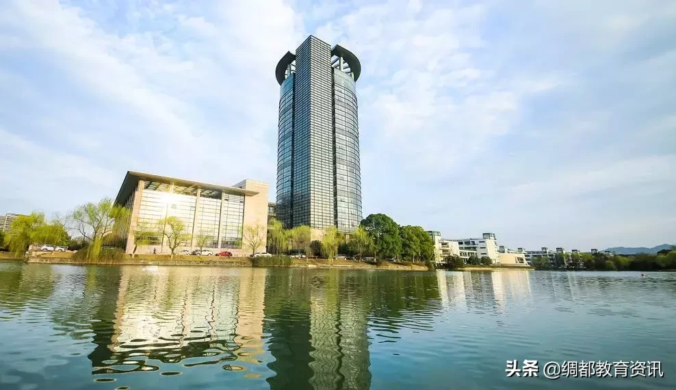 大学校区如此之多，一定仔细阅读通知书，前去报到不要走错地方呀