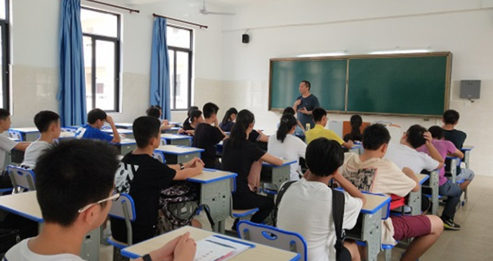 尽量争取好的名次吧(中山大学“新生课表”火了，周一到周五课程满满，学生集体吐槽)