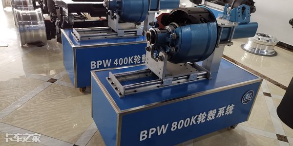 BPW空气悬架+JOST支腿+美铝轮圈，这款集装箱骨架车只有4.8吨