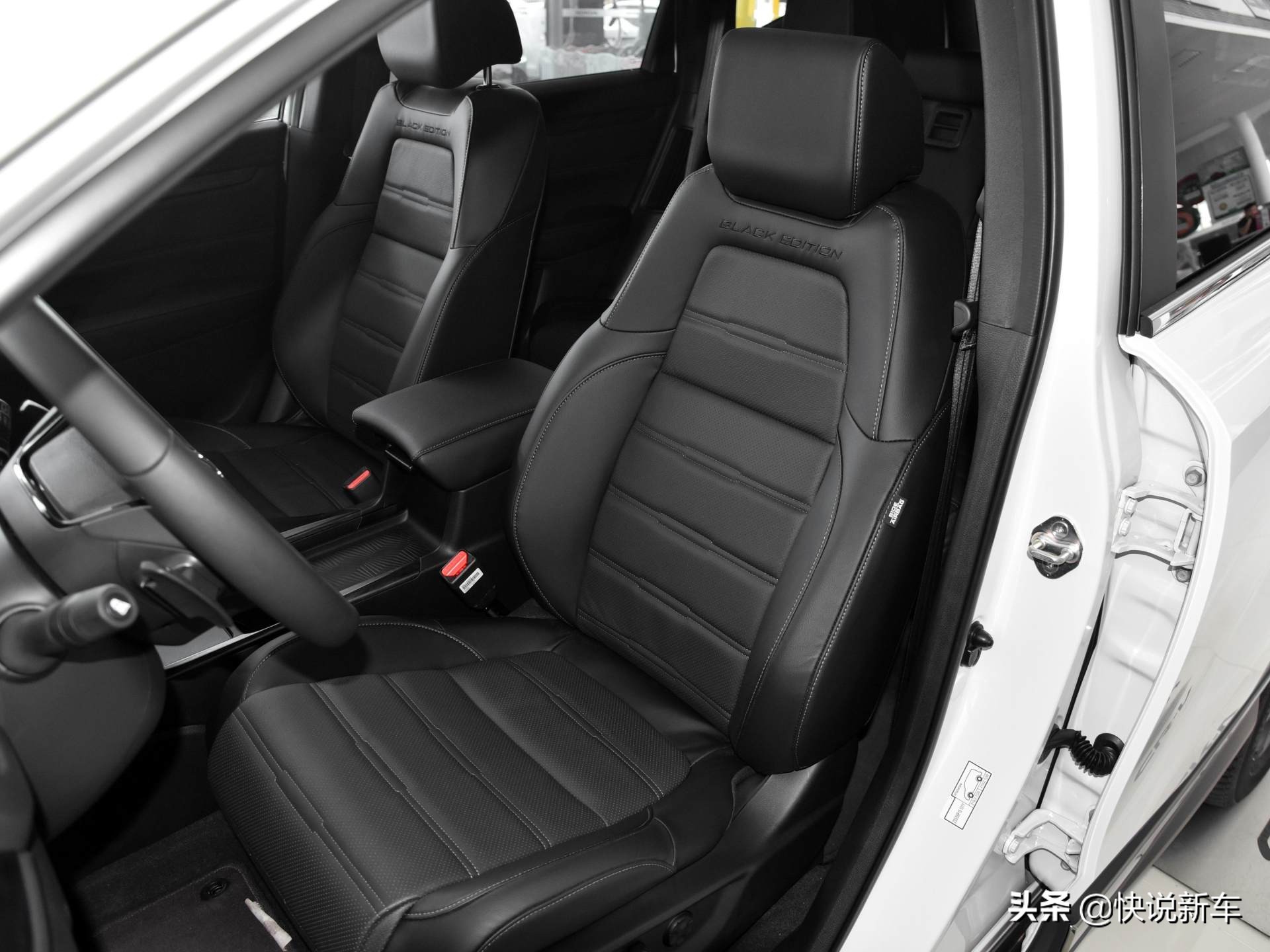 黑色套件上身，实用且耐用，油耗低于途观L，实拍本田CR-V