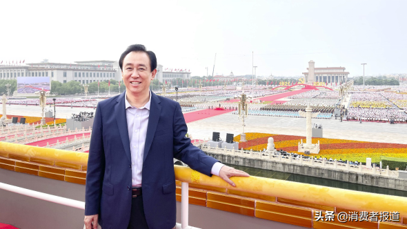歡慶建黨百年 35年老黨員許家印受邀登上天安門城樓