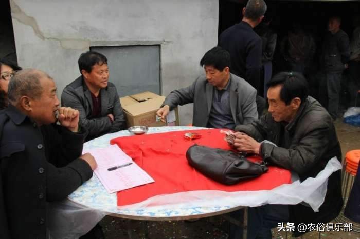 白事随礼钱有什么讲究（详解3个农村办白事的习俗）