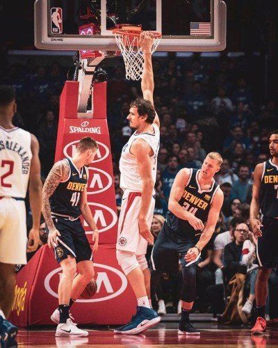 华盛顿篮球巨人宣传片(图片不会骗人！NBA巨人体型太夸张，臂展2米59之人如巨型蜘蛛)