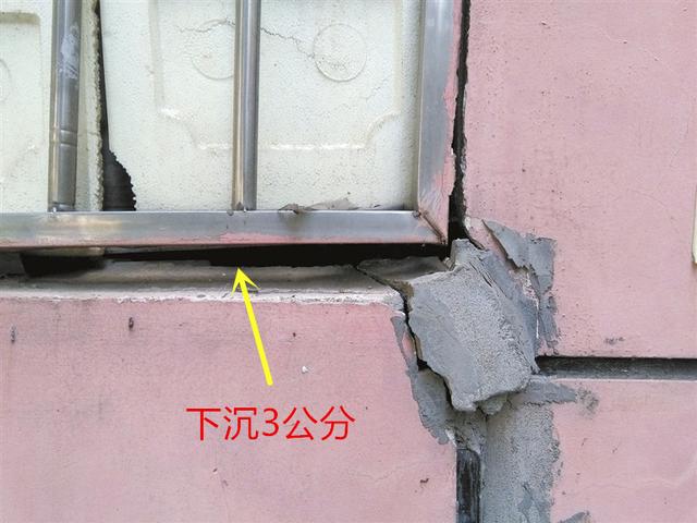 阳台下沉墙面开裂，是因为洗衣机漏水？内行人：是开发商没做到位