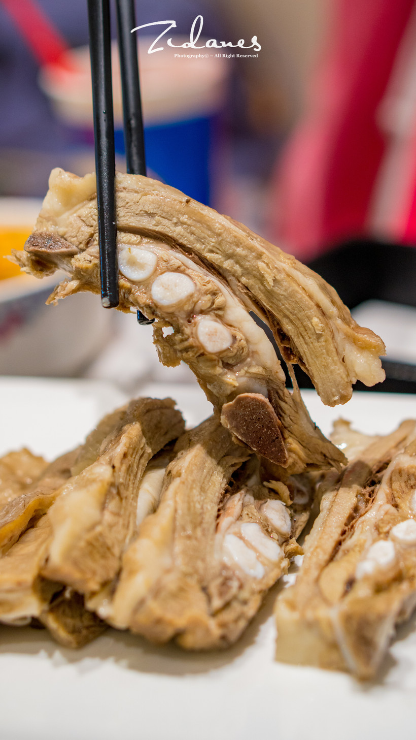 这里的手抓羊肉漏油啦!他们不赔!——大秦小宴(五彩世界店)