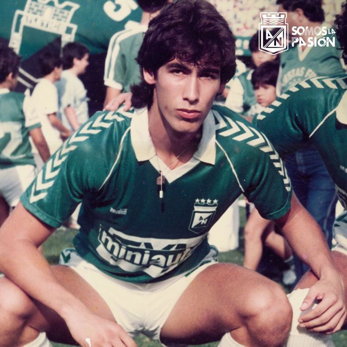 哥伦比亚世界杯被杀（在世界杯踢进一个乌龙球，回国被枪杀，哥伦比亚球星埃斯科巴）