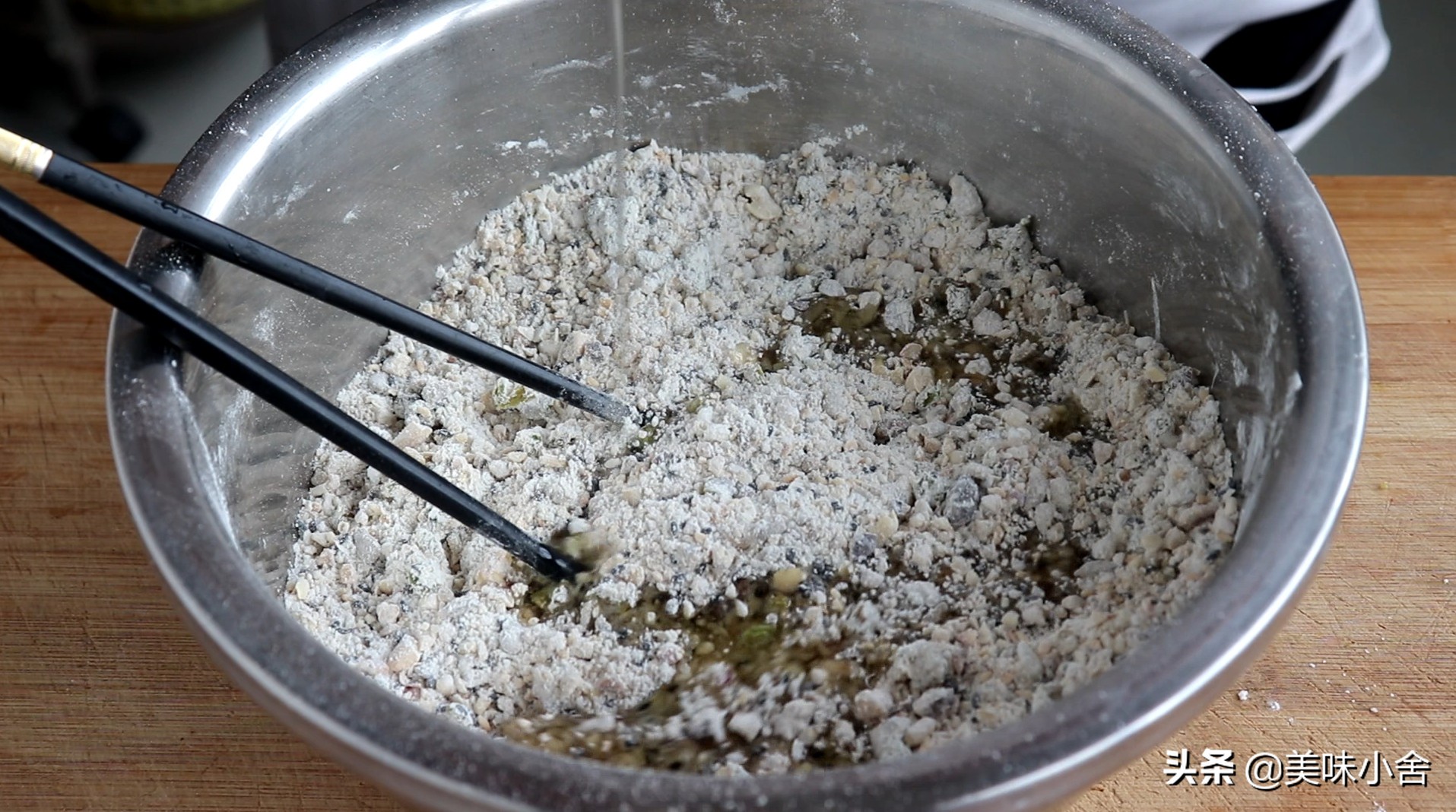 自制月餅的做法,自制月餅的做法及配方視頻教程