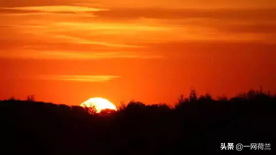 荷兰的网站(红尘滚滚袭荷兰，美丽的日出日落照片意味着撒哈拉的沙尘暴)