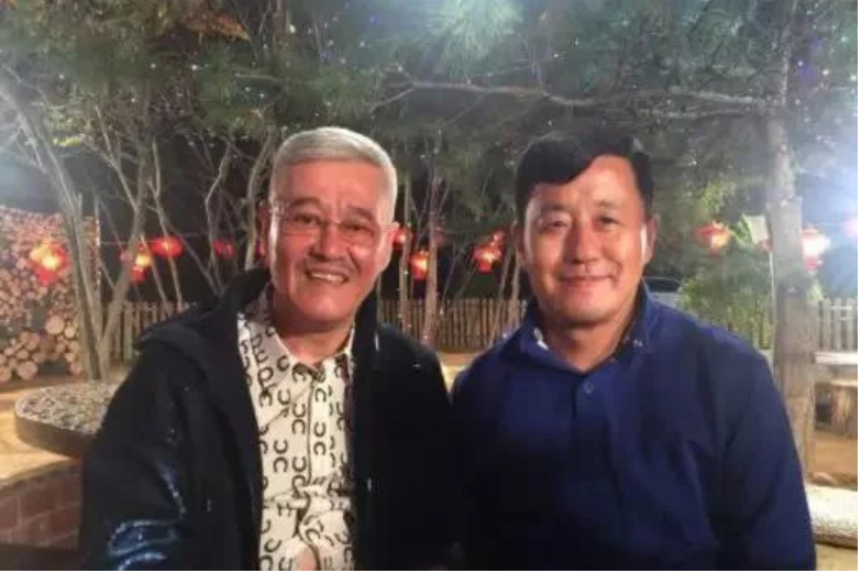 抛弃糟糠妻，娶小19岁娇妻，开豪车打人，“长贵”王小宝飘了？