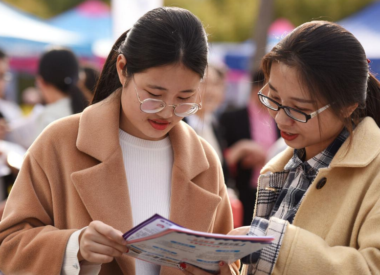 不顾被记录在诚信档案的影响，几十万考生放弃国考，考生们怎么了
