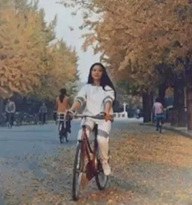 清华校花，与“毒”共舞29年：这个中国女学霸的人生，就是牛