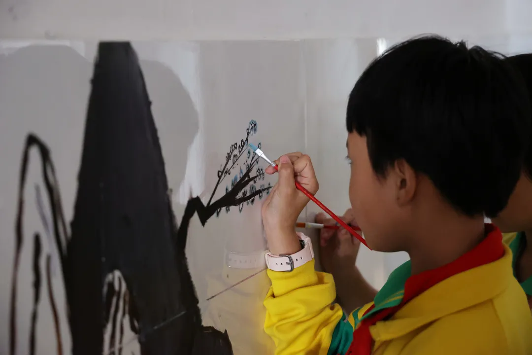 啟臻 | 攜手揮筆墨，墻繪美校園，一起欣賞小學的創意墻繪
