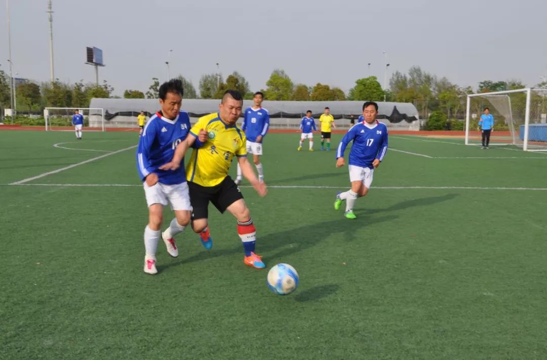 足球防守怎么防(足球爱好者要想防住对手，做好以下这7点，防守起来就没那么吃力)