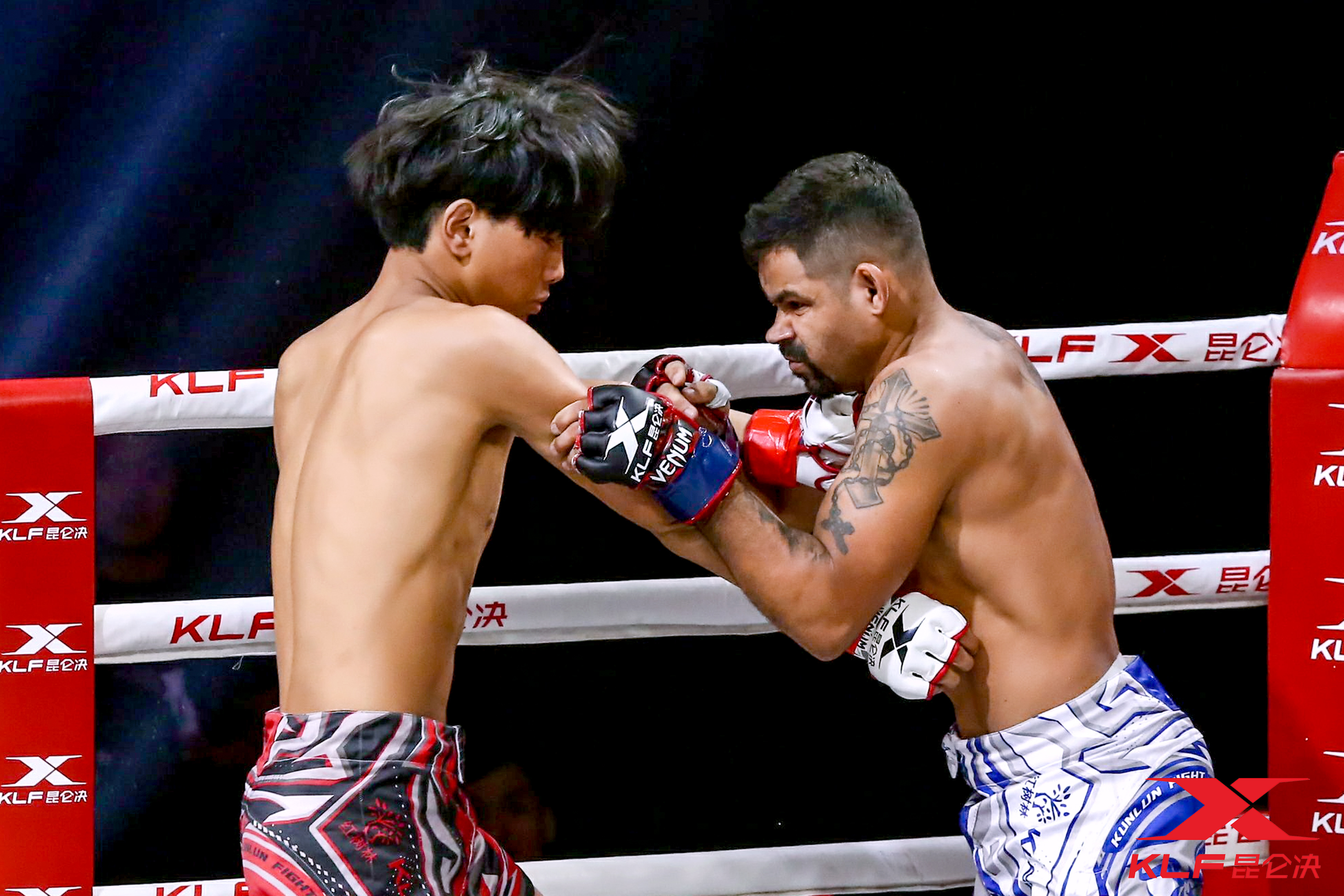 班玛夺基2020比赛（格斗王子班玛夺基上演罕见绝杀，地面摧肋重击一回合TKO巴西悍将）