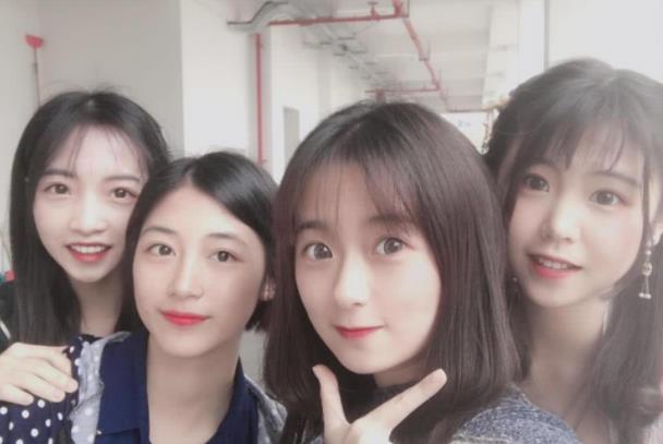 大学生向父母求取生活费，笑料百出之后，大学生应该反思什么问题