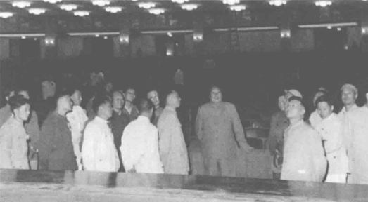 人民大会堂画作完成后，众人提议周恩来题词，却被拒绝：我不合适