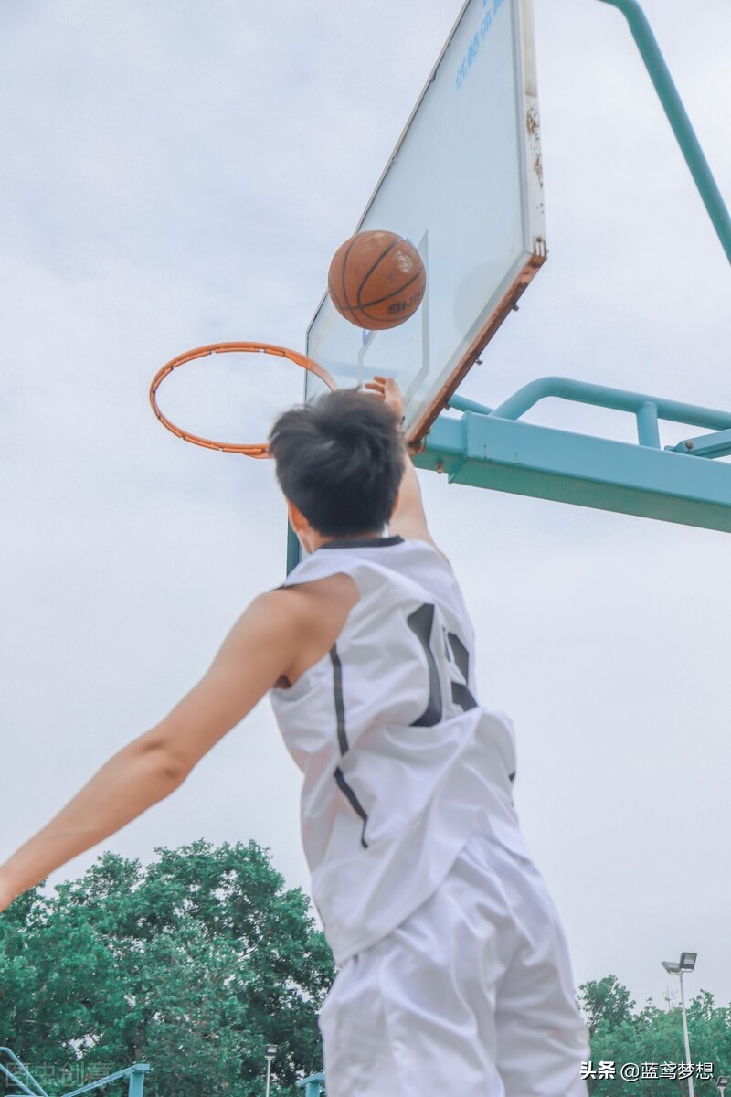 为什么男孩那么喜欢看nba(男人为什么喜欢打篮球)