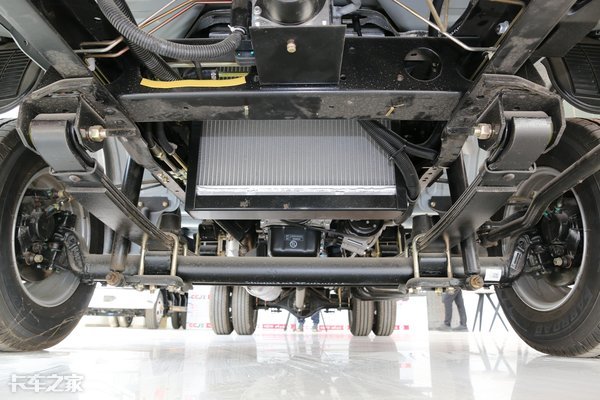 东风小霸王微卡出新款，也走轿卡潮流路线，国六排放还带大货箱